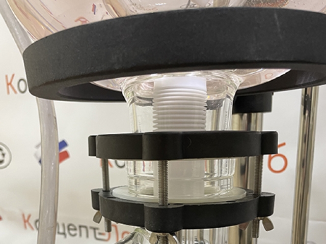 реактор - донный кран пробкового типа