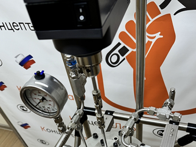 игольчатые краны на крышке реактора