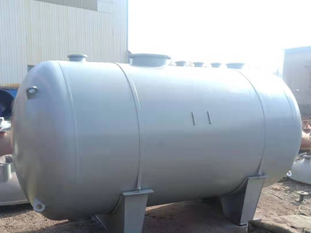 горизонтальный накопительный эмалированный бак