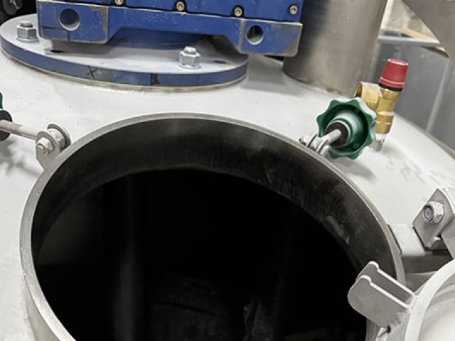 диссольвер - люк загрузочный